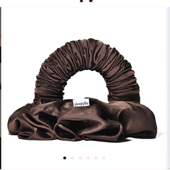 Sleepy tie - Picture 1 of 7